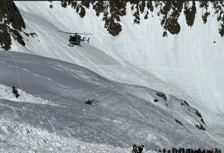 洋楽 Avalanche / Scratching at the surface A glacier avalanche